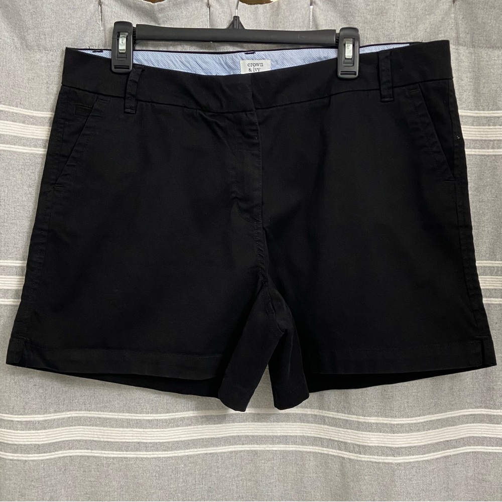 CROWN & IVY / Black Caroline Chino Shorts Size 16